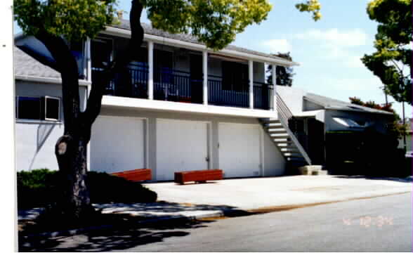 1027-1029 Fulton St in Redwood City, CA - Foto de edificio - Building Photo