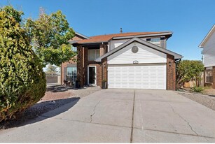 1301 Parkway Dr NW in Albuquerque, NM - Building Photo