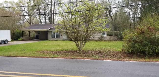 604 Maple St in Denham Springs, LA - Foto de edificio - Building Photo