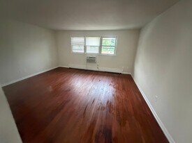 322 W Elizabeth Ave in Linden, NJ - Building Photo