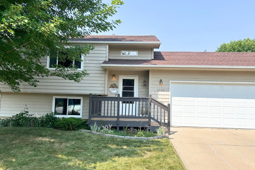 5705 S Aaron Ave in Sioux Falls, SD - Building Photo