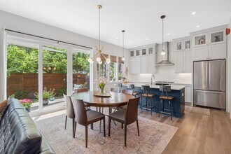 1217 1/2 W 39th St in Austin, TX - Foto de edificio - Building Photo