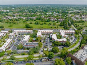 3581 Inverrary Dr in Lauderhill, FL - Building Photo - Building Photo