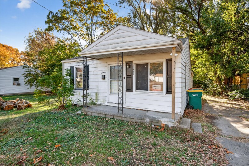 1971 E Cantrell St in Decatur, IL - Foto de edificio