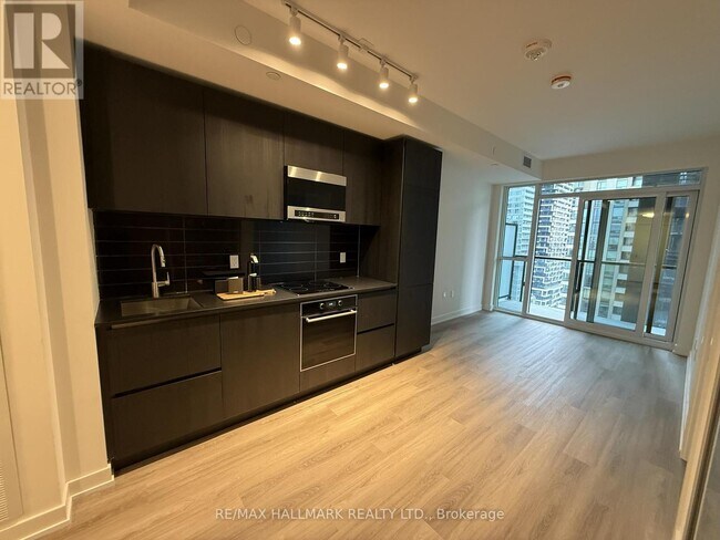 110 Broadway Ave in Toronto, ON - Building Photo - Building Photo