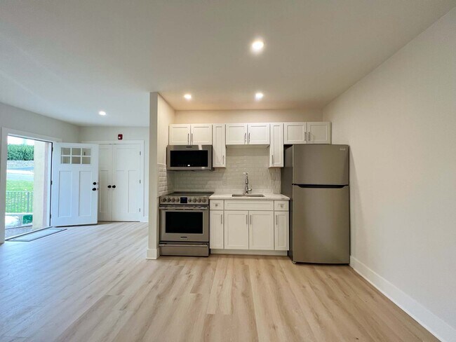 61 East Ave in Norwalk, CT - Building Photo - Building Photo