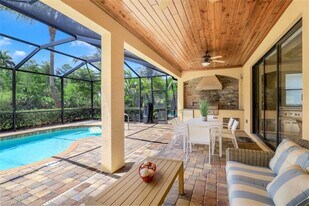 9530 Piacere Way, Unit 8-201 in Naples, FL - Building Photo