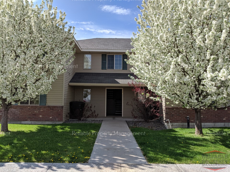 198 Stockham Blvd, Unit C in Rigby, ID - Foto de edificio