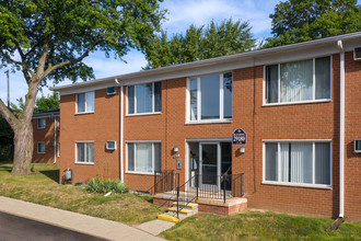 Livonia Apartments in Livonia, MI - Foto de edificio - Building Photo