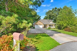 307 Willow Brook Ln in Seneca, SC - Building Photo