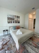 8167 NW 41st St, Unit 402 in Doral, FL - Foto de edificio - Building Photo