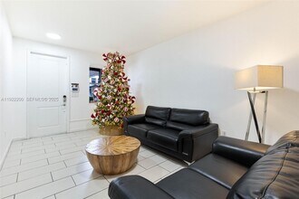 15070 SW 119th Ln in Miami, FL - Building Photo - Building Photo