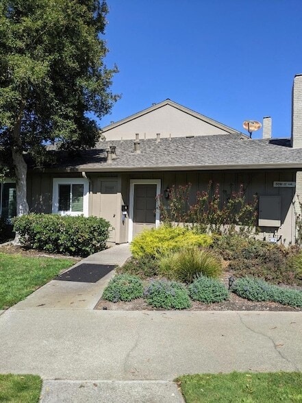 property at 1041 Grebe St