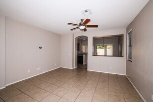 12613 W Redondo Dr in Litchfield Park, AZ - Foto de edificio - Building Photo