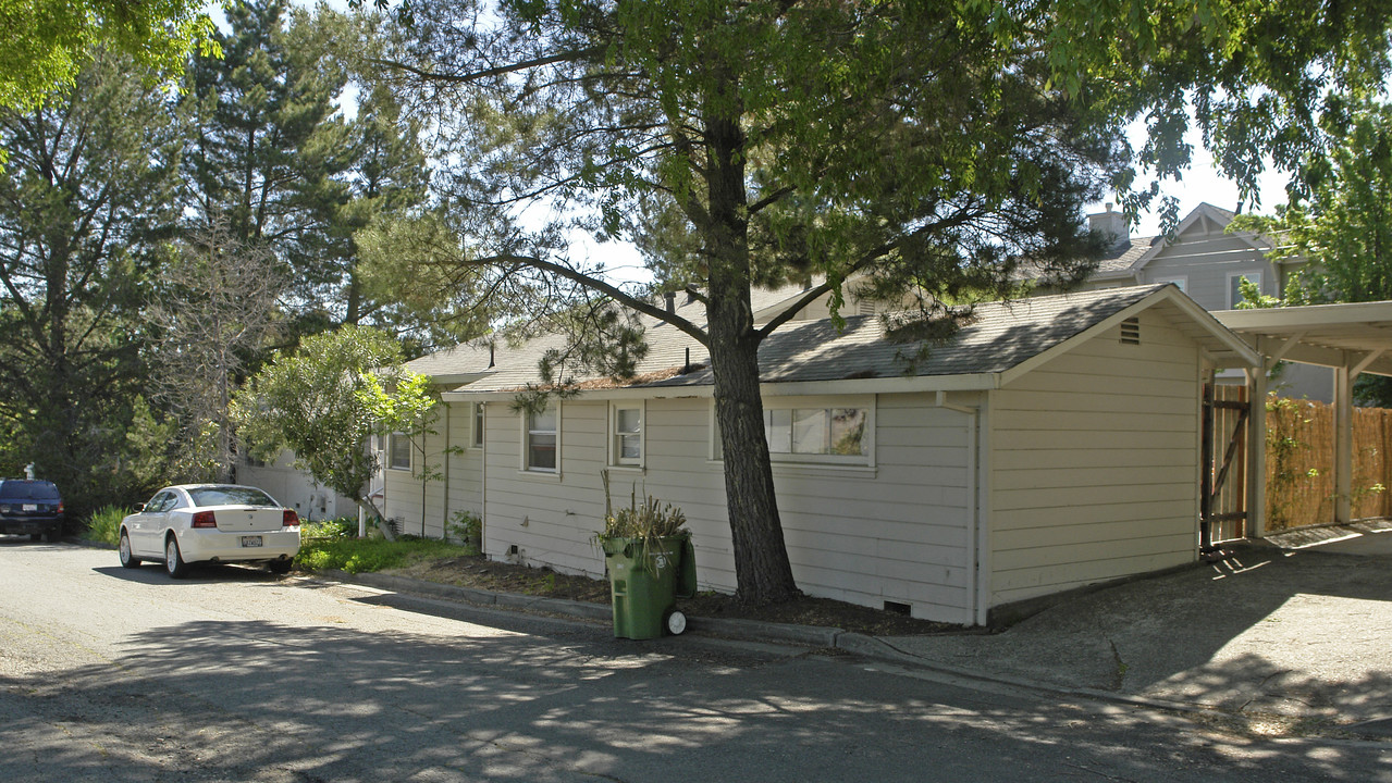 703-705 Picnic Ln in Walnut Creek, CA - Building Photo