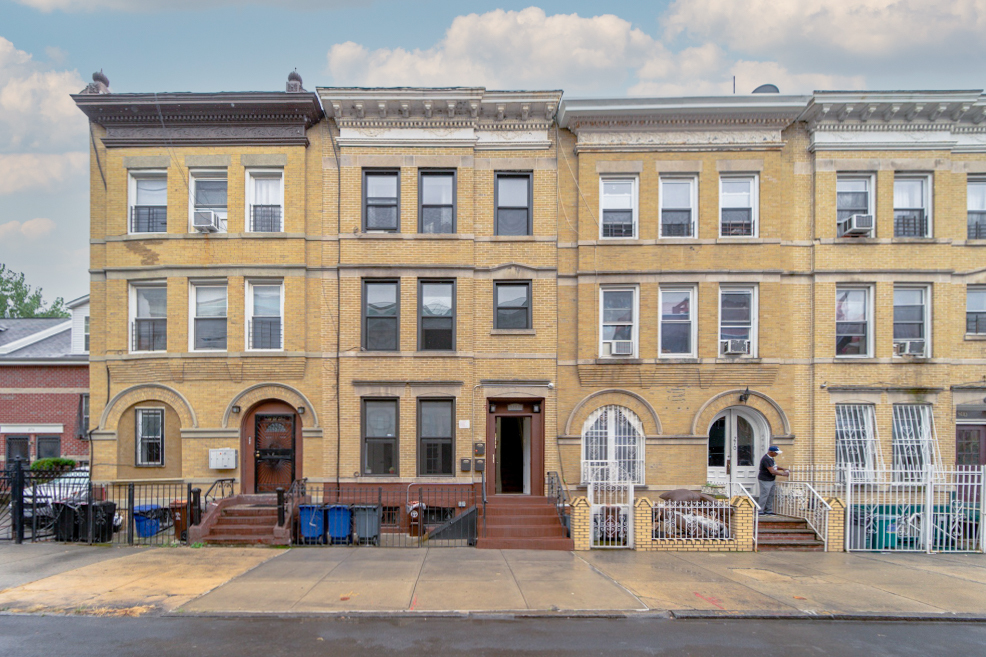 272 Sumpter St in Brooklyn, NY - Building Photo