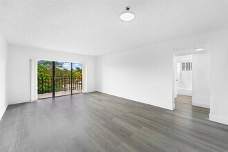 650 NE 149th St in North Miami, FL - Building Photo - Building Photo