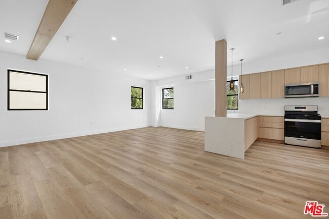 5545 Calhoun Ave in Los Angeles, CA - Building Photo - Building Photo