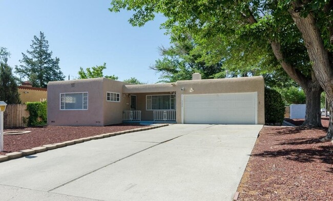 3600 Calle del Sol NE in Albuquerque, NM - Building Photo - Building Photo