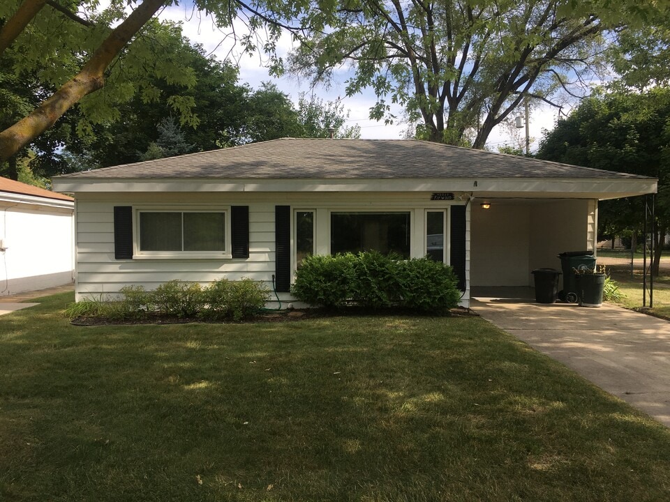 42018 Firwood Dr in Plymouth, MI - Building Photo