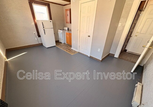 property at 1013 Stophlet St