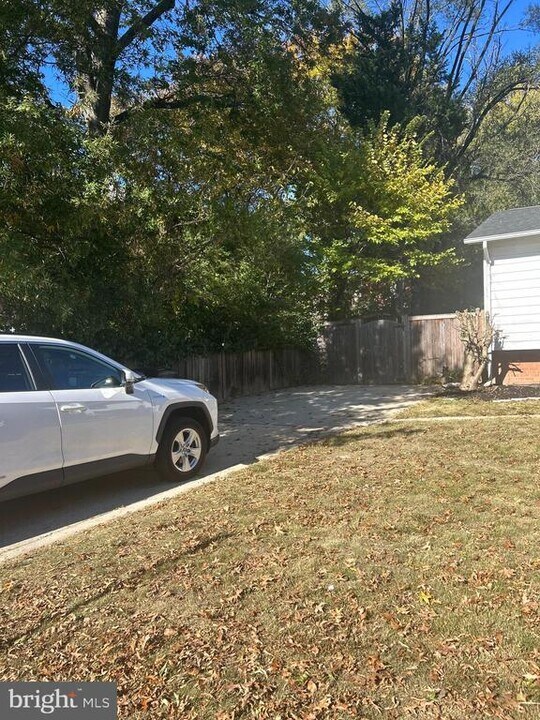 5329 Taney Ave in Alexandria, VA - Building Photo