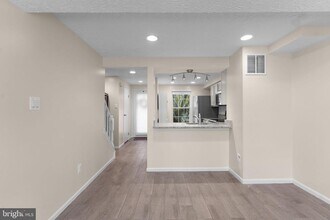 1644 Fieldthorn Dr in Reston, VA - Building Photo - Building Photo