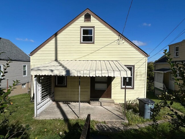 923 Toman Ave in Clairton, PA - Building Photo - Building Photo