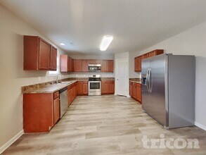 27 Anna Maria Ct in Lillington, NC - Building Photo - Building Photo