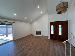 512 Ashland Dr in Huntington Beach, CA - Building Photo - Building Photo