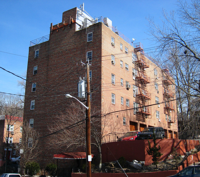 250 McLean Ave in Yonkers, NY - Building Photo - Building Photo