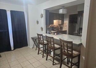 201 E Del Mar Blvd in Laredo, TX - Building Photo - Building Photo