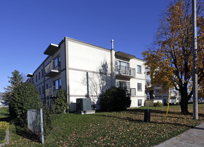 Westwood Apartments in Orillia, ON - Building Photo - Building Photo