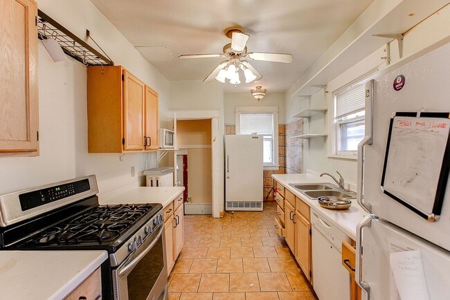 property at 1660 Hewitt Ave
