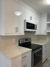 3915 S Flagler Dr, Unit 310 in West Palm Beach, FL - Building Photo - Building Photo