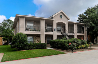 Redstone Apartments in College Station, TX - Foto de edificio - Building Photo