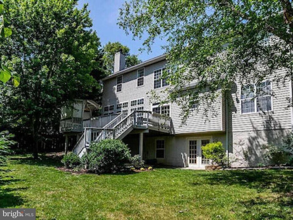 817 Santmyer Dr SE in Leesburg, VA - Building Photo