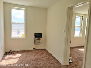 513 Washington Ave in Jermyn, PA - Foto de edificio - Building Photo