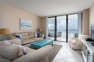 260 Seaview Ct in Marco Island, FL - Building Photo - Building Photo