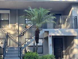 1220 Commonwealth Cir in Naples, FL - Building Photo