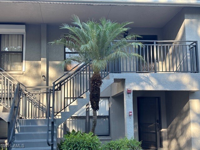 1220 Commonwealth Cir in Naples, FL - Building Photo