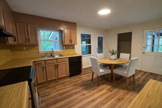 2060 Edwards Rd in Douglasville, GA - Building Photo - Building Photo