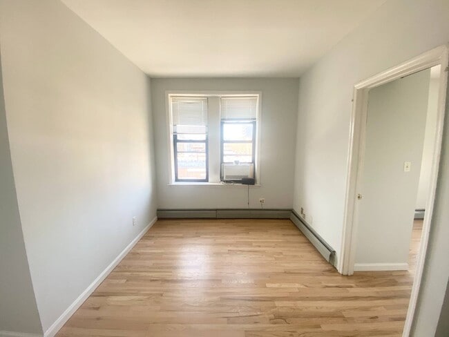 40-04 36th Ave in Queens, NY - Building Photo - Building Photo
