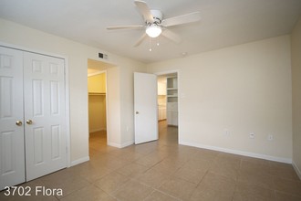 3702 Flora St in Houston, TX - Building Photo - Building Photo