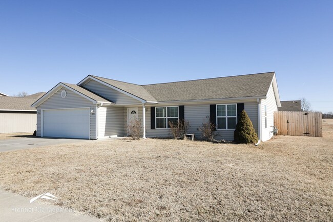 2700 Brookpointe Cir in Manhattan, KS - Foto de edificio - Building Photo