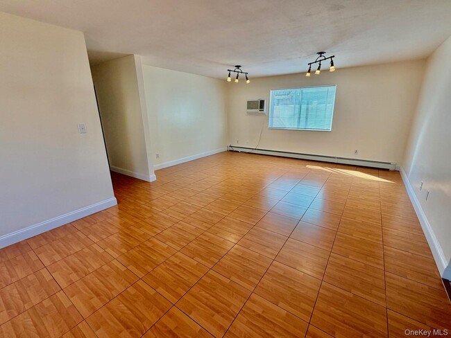 456 E Chester St in Long Beach, NY - Building Photo - Building Photo