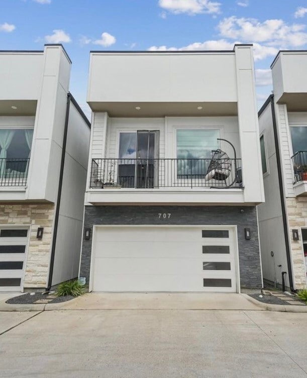 property at 707 Apogee Trl