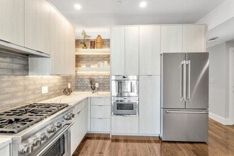 582 E Broadway, Unit 2 in Boston, MA - Building Photo - Building Photo