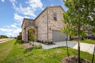 345 Rosemoor Pl in Little Elm, TX - Foto de edificio - Building Photo