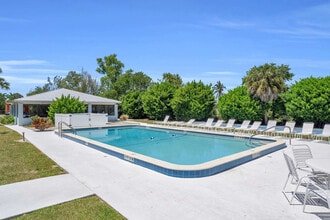 2649 Longboat Dr in Naples, FL - Building Photo - Building Photo